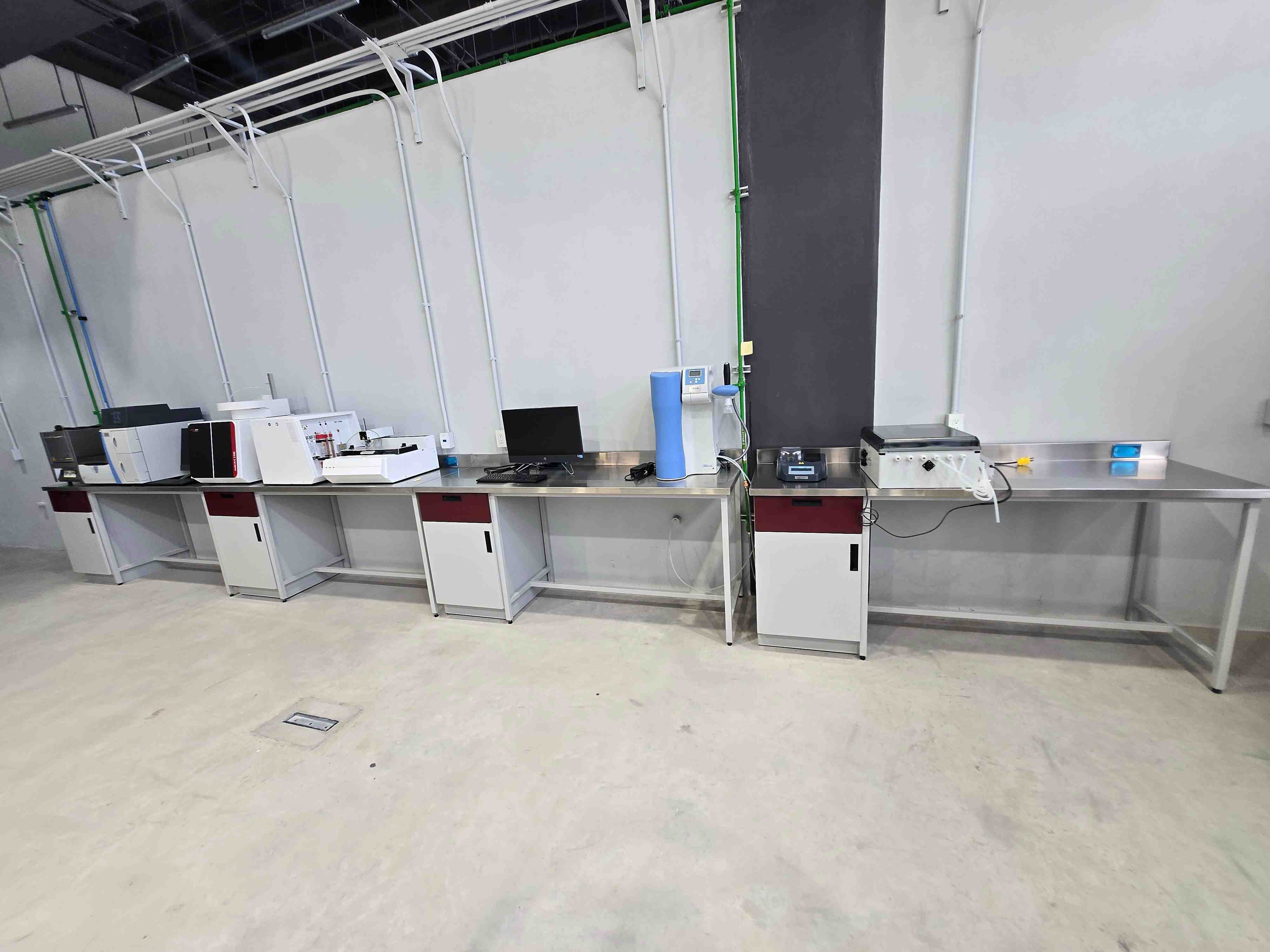 Más equipamiento laboratorio hídrico 2